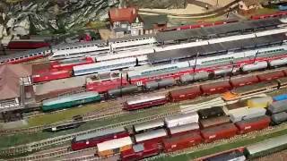 Spur N Modellbahn Anlage SBB Eilzug kleine Wagen