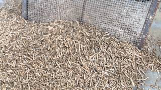 YULONG Wood pellet machine XGJ560 working video