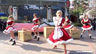 Sexy Santa Dolls - Mrs. Clause and the Santa Dolls - Universal Studios Hollywood