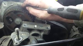 Renault Laguna 2. Wymiana paska rozrządu, napinacza i pompy płynu chłodzącego (włącz napisy)