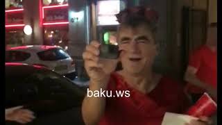 Baki kucelerinde qadin paltari geyinmis Translarin aksiyasi +18 goruntuler