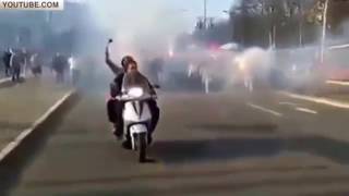 Сербы и русские поют Катюшу в Белграде