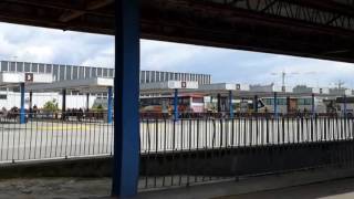 Варшава питаємо про зарплати на автовокзалі куди приїзджають українці