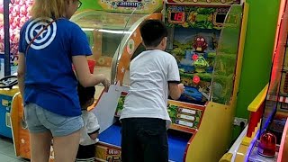 Arcade Throwing Ball Crocodile Game Machine  小孩室内娱乐场所，丢球游戏，鳄鱼