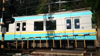 関蝉丸神社の前の踏み切りを京阪電車が通過します(音量注意)