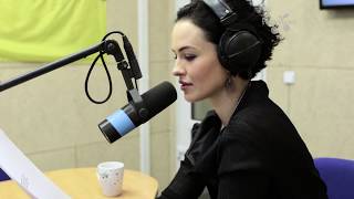 Даша Астафьева эротично прочитала свою песню "Авокадо"