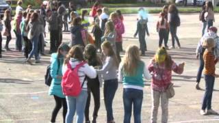 ФЛЕШМОБ КРАСКИ 12 09 15 МИАСС женские разборки