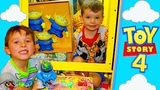 Toy Story 4 OFFICIAL TOYS Claw Machine Woody Buzz Aliens from Toy Story 4 movie