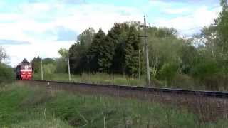 ТЭП70-0254 с пригородным поездом.