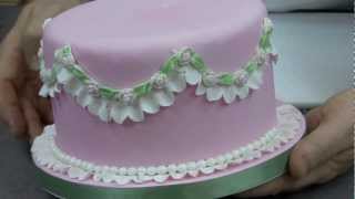 How To Make Fondant Ruffles With a Garret Frill Cutter | Global Sugar Art