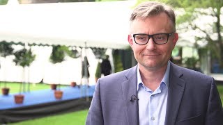 Randomized R2-CHOP studies in DLBCL
