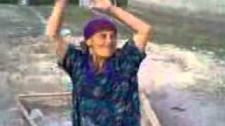 бабуля зажигает