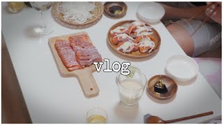 집순이 주부 브이로그 / 연어초밥, 빈티지 그릇 쇼핑 , 택배 언박싱,  LED 조명달기, 플리커 잡기, 집밥 요리 해먹는 일상