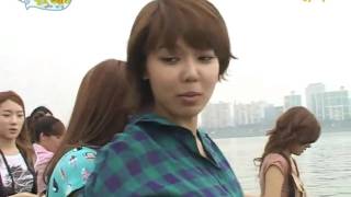 091013 SNSD Sooyoung Hyoyeon - Titanic rerunning Hello baby HyoYoung