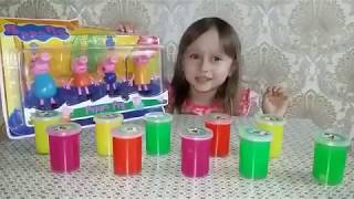 Маленькая Мелисса открывает набор #Игрушек и много ярких лизунов / Игры для детей / Kids Show