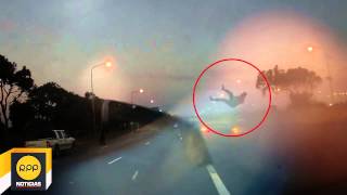 Hombre vuela por los aires tras chocar su auto convertible │RPP