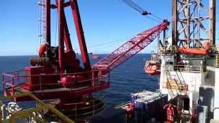 Долгинское месторождение в Печорском море (бурение разведочной скважины)