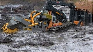 Техника принимает грязевые ванны. Тракторы и грузовики тонут в грязи!