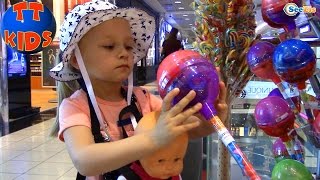 Кукла Ненуко. Ярослава на прогулке в Торговом Центре Анталии. Шоппинг. Tiki Taki Kids
