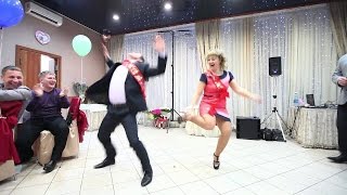 ПРИКОЛЬНЫЕ ТАНЦЫ НА СВАДЬБЕ СМЕШНО ТАНЦУЕТ