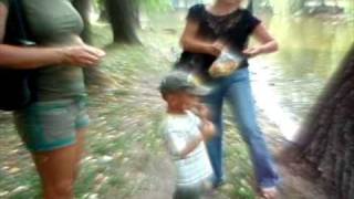 Малыш поет прикольно!!!