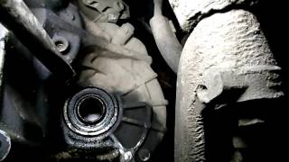 Volkswagen Passat B6(VW)/Фольксваген Пассат Б6 как поменять сальник привода/ replacing gland drive.