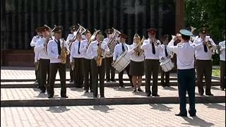 Возложение венков к мемориалу на Площади Победы