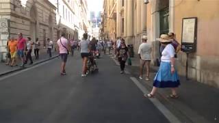 Улица Корсо (via del Corso) в Риме ведёт к главным достопримечательностям города