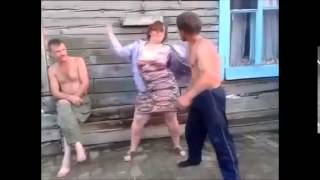 Пьяная женщина танцует!