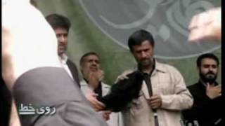 متبرک کردن چفيه  با دهان احمدي نژاد! - فراتر از هاله نور