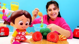 Çocuk oyunları. Ayşe Niloya ile pazar alışverişi yapıyor ve çorba pişiriyor