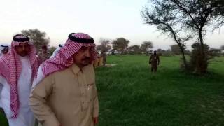 شاهد ردة فعل أمير الرياض وهو يستمع لقصة حدثت له وهو في السادسة من عمره !!