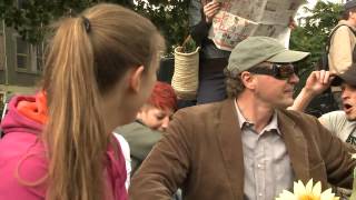 „Die Stadt gehört uns" -- Flashmob auf dem Platz am Kolk
