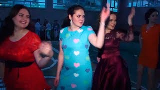 Танцы-батлы на выпускном. Дети против родителей