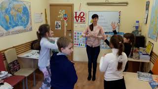 Урок английского в Алуште: применение TPR метода (предлоги-2)