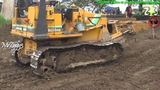 Mitsubishi Bulldozer Pushing Dirt
