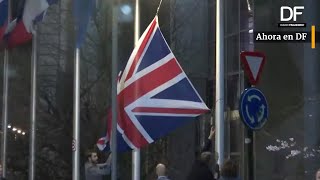 Ahora en DF: Así fue la retirada de la bandera del Reino Unido en el Parlamento Europeo