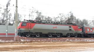 Встреча электропоезда ЭД4МКу-0151 и электровоза ЭП20-055 с поездом №131М.