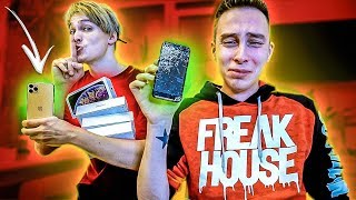 РАЗБИЛ телефон ПУШЕРА и ПОДАРИЛ ему НОВЫЙ IPHONE 11 PRO