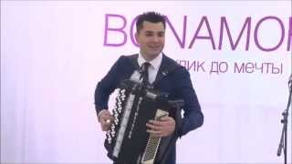 Юрий Колесников виртуоз баянист выступает на форуме Bonamor октябрь 2015