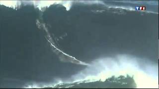 Garrett McNamara vague de 27 metres a Nazare