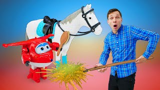Веселые познавательные видео. Федор готовится к скачкам! Классные наборы Bruder.