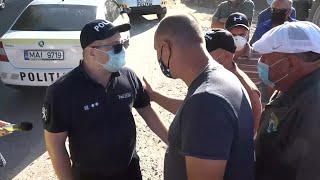 Poliția a oprit coloanele cu tehnică agricolă la intrarea în Chișinău