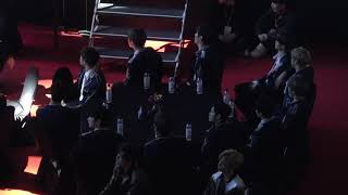180214 가온차트 시상식 워너원 대기석-뉴이스트W 무대 Wanna One Reaction to Nuest W