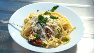 Feta-tomaattipasta uunissa