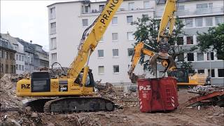 Bagger Komatsu PC 490 Abriss Kloster in Düsseldorf