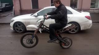 Газулю надо трогать ооочень аккуратно, если включена первая передача. А то моцык выскакивает