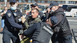 ????Днепровский Райотдел / Забрали общественика и сломали камеру