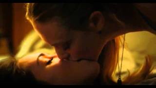 Megan & Dianna lesbian kiss manip