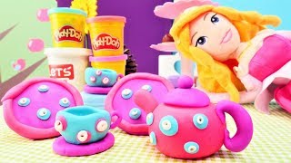 Oyun oyna prenses kuklalar ile. Aurora için Play Doh oyun hamuru ile  çay seti